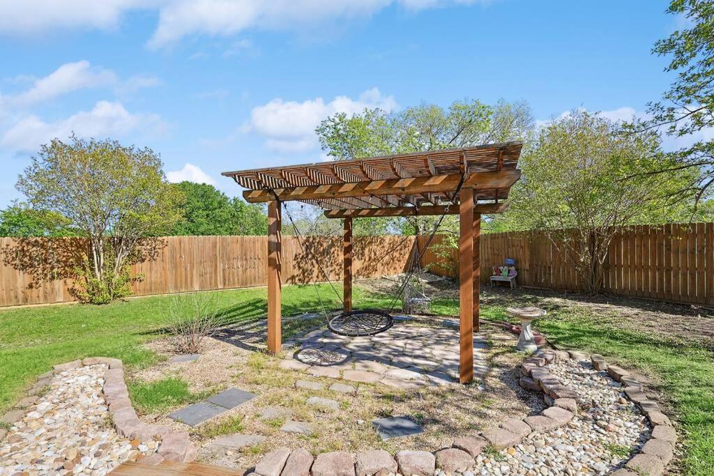 Вилла Wellness Oasis 5Br W Pool + Huge Yard + Fire Pit Sachse Экстерьер фото
